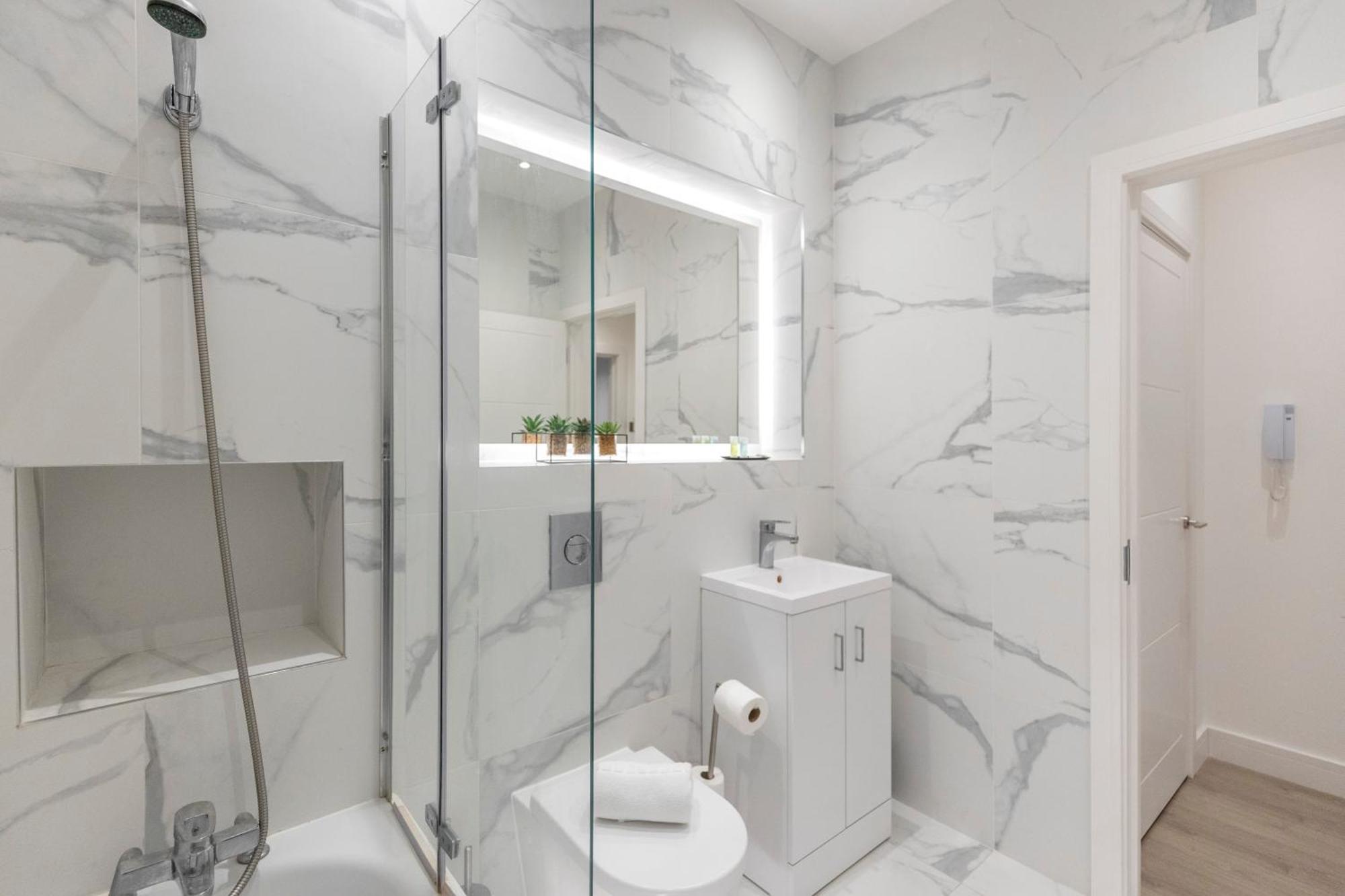 Spacious Luxury Apartment King Bed - Central Location ロンドン エクステリア 写真